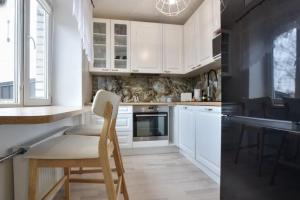 Una cocina o kitchenette en Apartment in Parnu by the river