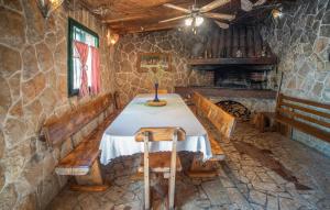 Fotografie z fotogalerie ubytování Gorgeous Apartment In Krusevo v destinaci Kruševo