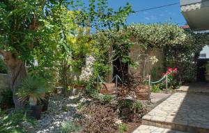 Zahrada ubytování Gorgeous Apartment In Krusevo