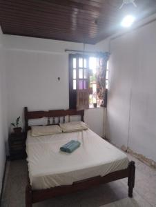 ベレンにあるA Casa Jambu Mineiroの窓のある部屋にベッドが2つある寝室 +21枚の写真
