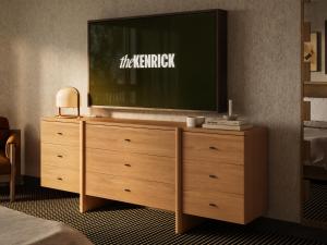 TV a/nebo společenská místnost v ubytování The Kenrick Hotel