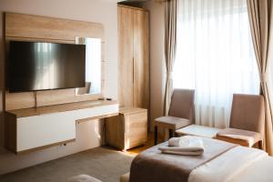 Televisor o centre d'entreteniment de Garni Uni Elita Lux Hotel
