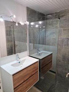 Koupelna v ubytování HARMONY Appart Type Penthouse avec vue imprenable