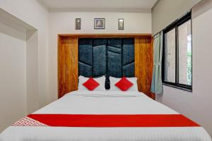 Postel nebo postele na pokoji v ubytování Hotel O Reet Villa