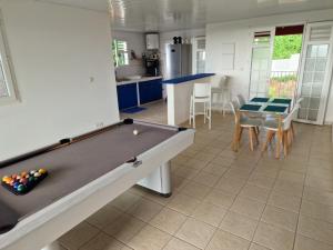 Biliár nebo kulečník v ubytování HARMONY Appart Type Penthouse avec vue imprenable