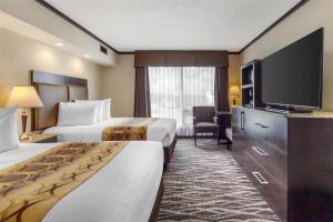 TV a/nebo společenská místnost v ubytování Best Western Wayside Inn