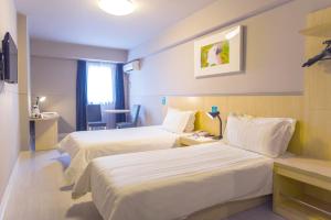 Llit o llits en una habitació de Jinjiang Inn - Shanghai Nanxiang