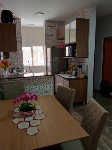 Η κουζίνα ή μικρή κουζίνα στο Uziel Monteiro