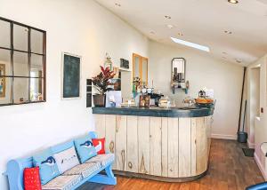 a bar in a room with a blue couch at Ty Gwyn Park in Abergele