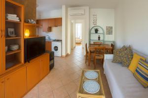 Η κουζίνα ή μικρή κουζίνα στο Rinì House - Relax tra Costa Smeralda e la Maddalena +24 φωτογραφίες