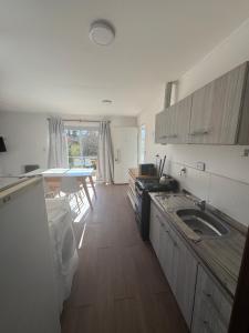 Η κουζίνα ή μικρή κουζίνα στο Hermoso departamento +5 φωτογραφίες