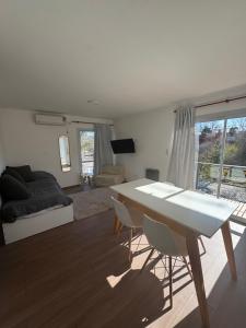 Χώρος καθιστικού στο Hermoso departamento