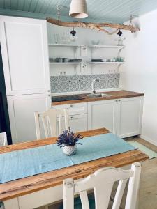Kuchyň nebo kuchyňský kout v ubytování Szélcsend Apartman