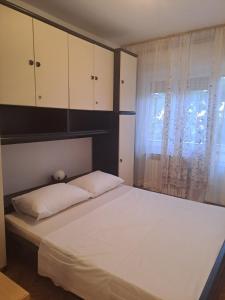 Postel nebo postele na pokoji v ubytování Apartments with parking spaces Palit, Rab - 14610