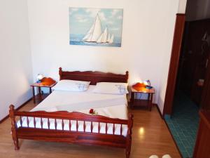 Postel nebo postele na pokoji v ubytování Apartments and rooms by the sea Sumartin, Brac - 2949