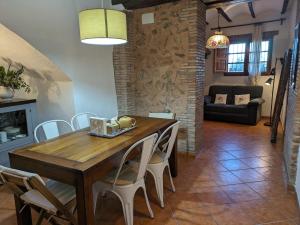 a kitchen and dining room with a wooden table and chairs at Ca'n Josep in Segorbe