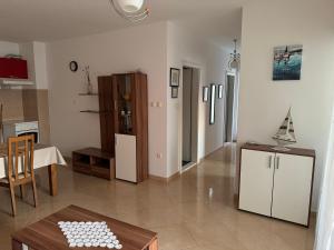 Cucina o angolo cottura di 2 bed Comfy Gem: Functional, Ideal Location, Steps to the Beach