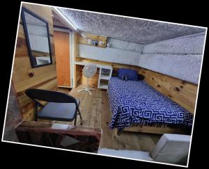 a bedroom with a bed and a chair in a room at Parque Residencial - Covacha - Sótano - Bunker in Mexico City