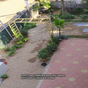 Zahrada ubytování Arundekar Home Stay In 3 Minutes Walk Beach AC Room