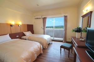 TV a/nebo společenská místnost v ubytování Kenting Holiday Hotel