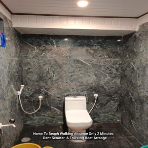 Koupelna v ubytování Arundekar Home Stay In 3 Minutes Walk Beach AC Room