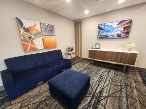 a waiting room with a couch and a tv at Holiday Inn Express Fredericksburg - Southpoint by IHG in Fredericksburg
