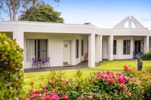 Jardí fora de Doncaster Apartments by Nightcap Plus