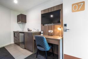 Cuina o zona de cuina de Doncaster Apartments by Nightcap Plus