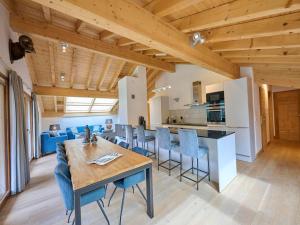 Nhà bếp/bếp nhỏ tại Chalet in French Alps near Lake Geneva