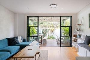 Un lugar para sentarse en Charming 3BR in Top Spot