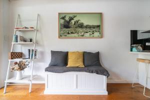 a living room with a bench with a picture on the wall at Charming 3BR in Top Spot in Sydney