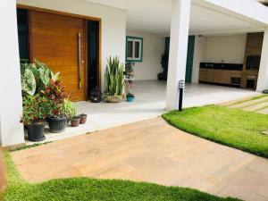 a front door of a house with potted plants at Linda casa - 03 quartos - perto do centro in Garanhuns