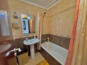 Un baño de Appartement vue panoramique sur mer à BELLA VISTA