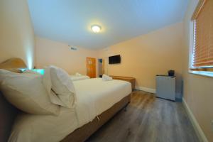 Gallery image of New Renovated Rooms by the Beach in Miami Beach