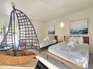 Postel nebo postele na pokoji v ubytování Nautilus by La Jamaca Hotels-Downtown La Parguera