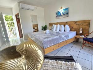 Postel nebo postele na pokoji v ubytování Nautilus by La Jamaca Hotels-Downtown La Parguera + 37 fotografií