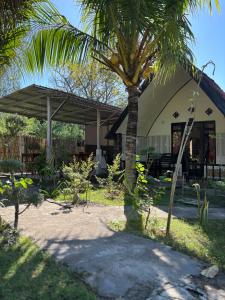 Κήπος έξω από το BARENG -BARENG gili bungalows +11 φωτογραφίες