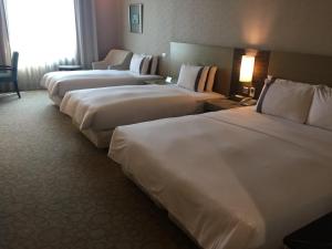 Postel nebo postele na pokoji v ubytování Shinkansen Grand Hotel