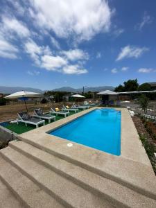 Бассейн в Casa con tinaja,Piscina y Quincho a 40 min de Con con или поблизости +9 фотографий