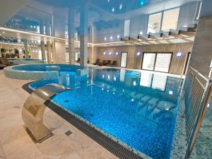 Hotel Molo Resort内部或周边的泳池