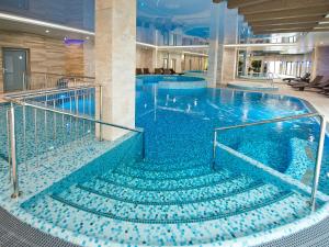 Hotel Molo Resort内部或周边的泳池