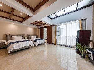 En eller flere senge i et værelse på Annie Dianchi Lake Villas + 86 billeder