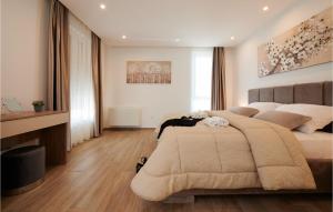 เตียงในห้องที่ Amazing Home In Trogir