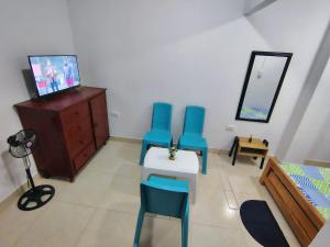 two blue chairs and a table in a room at Refugio Del Mar in Burrero