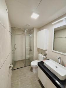 Ένα μπάνιο στο LiPeCo Apartment +16 φωτογραφίες