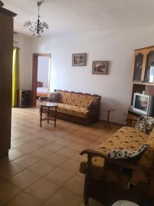 Televisyen dan/atau pusat hiburan di Apartment Durres beach