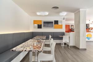 Kuchnia lub aneks kuchenny w obiekcie Apartamentos Mar i Vent