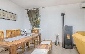 Fotografie z fotogalerie ubytování Holiday Home Barusici With Sea View 09 v destinaci Barušić