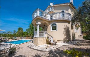 Bazén v ubytování Holiday Home Barusici With Sea View 09 nebo v jeho okolí