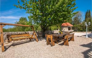 Fotografie z fotogalerie ubytování Holiday Home Barusici With Sea View 09 v destinaci Barušić
